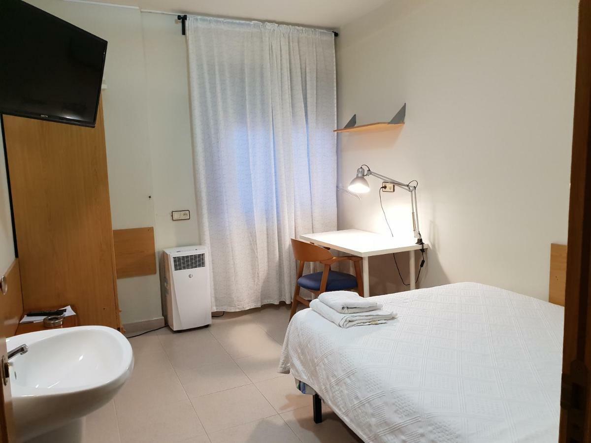 Residencial Oscense Hotel Huesca Buitenkant foto