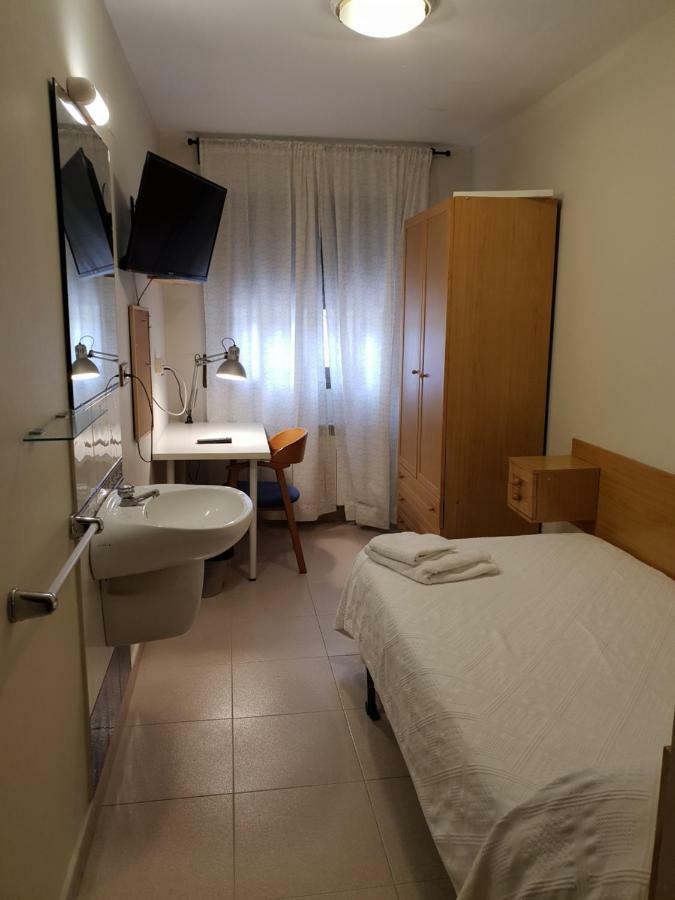 Residencial Oscense Hotel Huesca Buitenkant foto