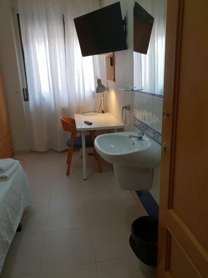 Residencial Oscense Hotel Huesca Buitenkant foto